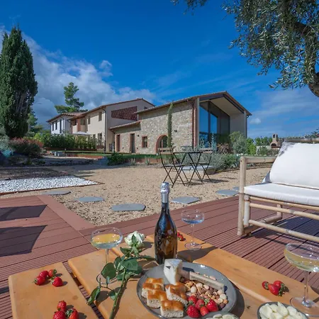 Апартаменты Pendolino Apartment, Garden, Pool, Montaione, Toscana Монтайоне